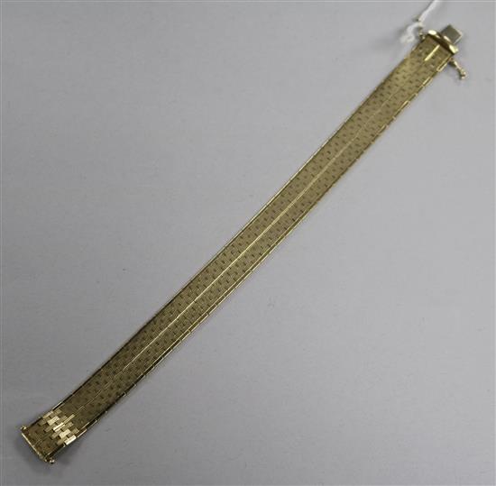 A textured 9ct gold flat brick link bracelet, 18.5cm.